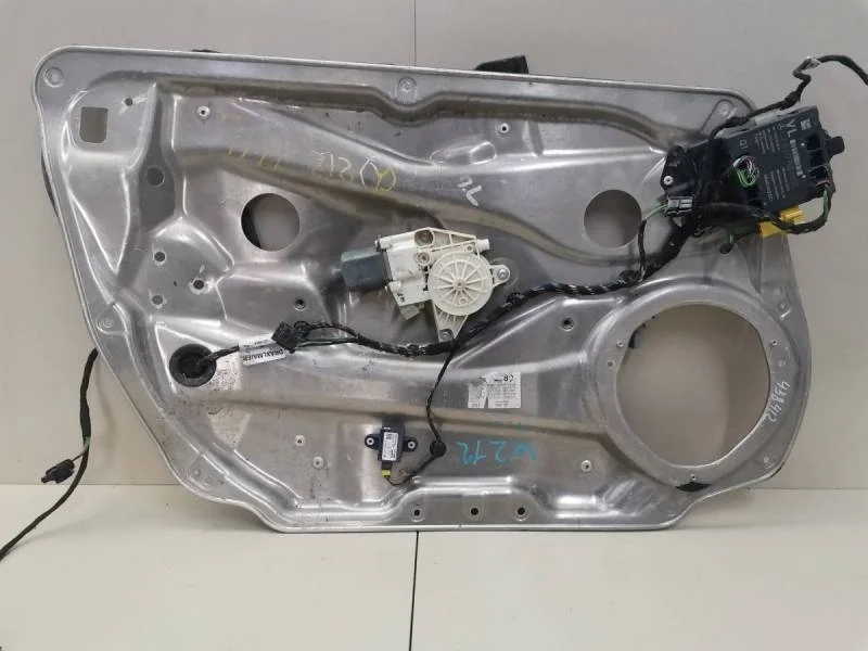 Стеклоподъемник электр. передний левый Mercedes-Benz E-Class (W212) 2009-2016