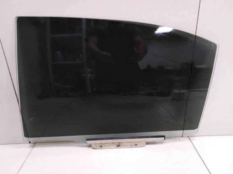 Стекло двери задней левой Toyota Avensis (T250) 2003-2009