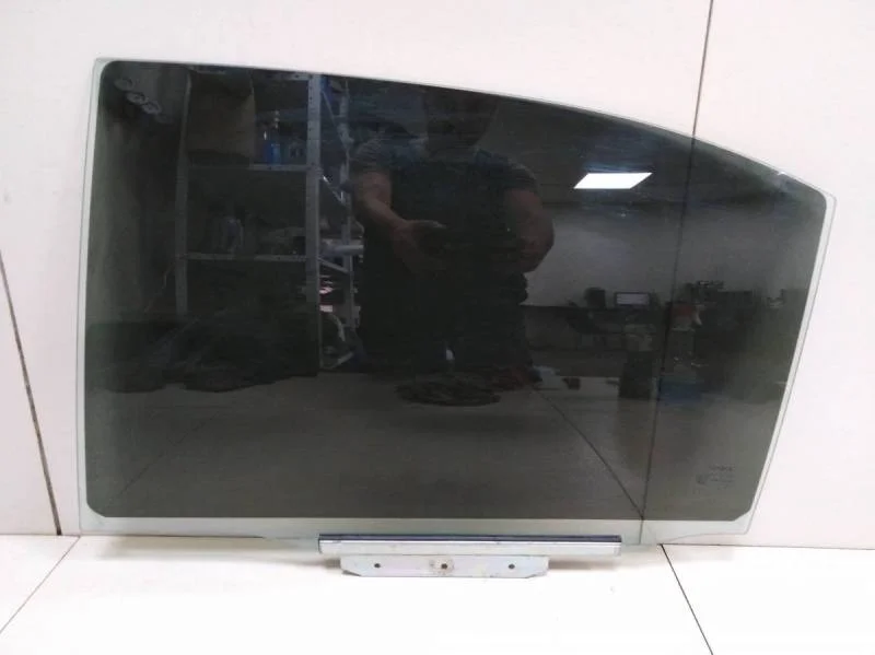 Стекло двери задней левой Toyota Avensis (T250) 2003-2009