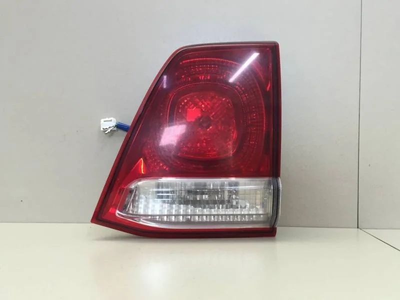 Фонарь задний внутренний правый Toyota Land Cruiser (J200) 2007-2015