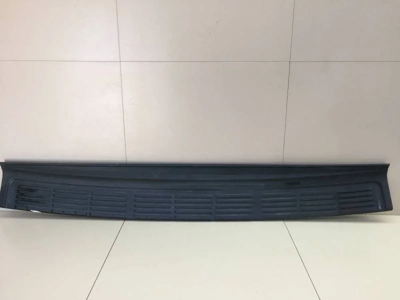 Накладка заднего бампера Toyota Land Cruiser (J200) 2007-2015