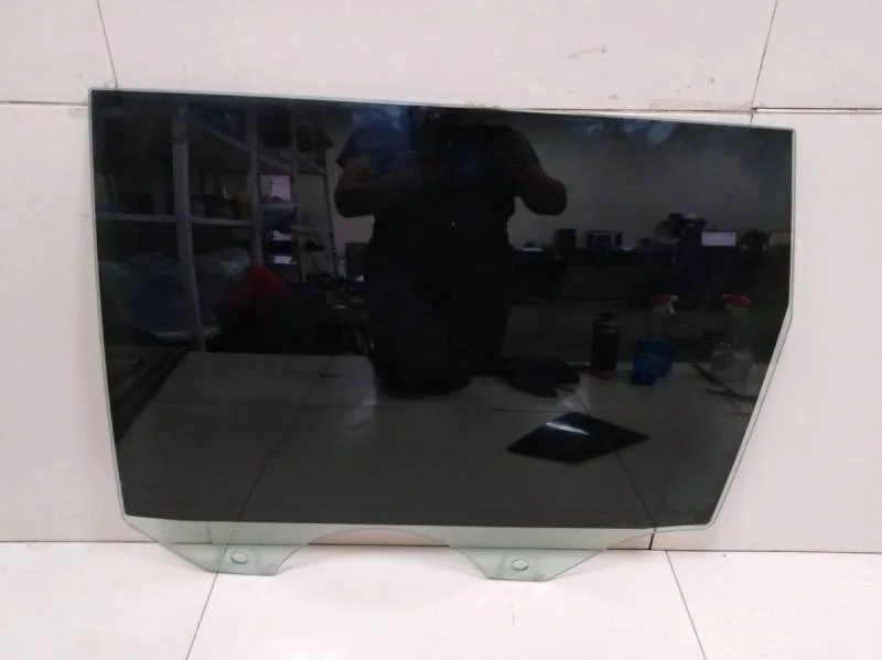 Стекло двери задней левой Volkswagen Touareg (7L) 2002-2010