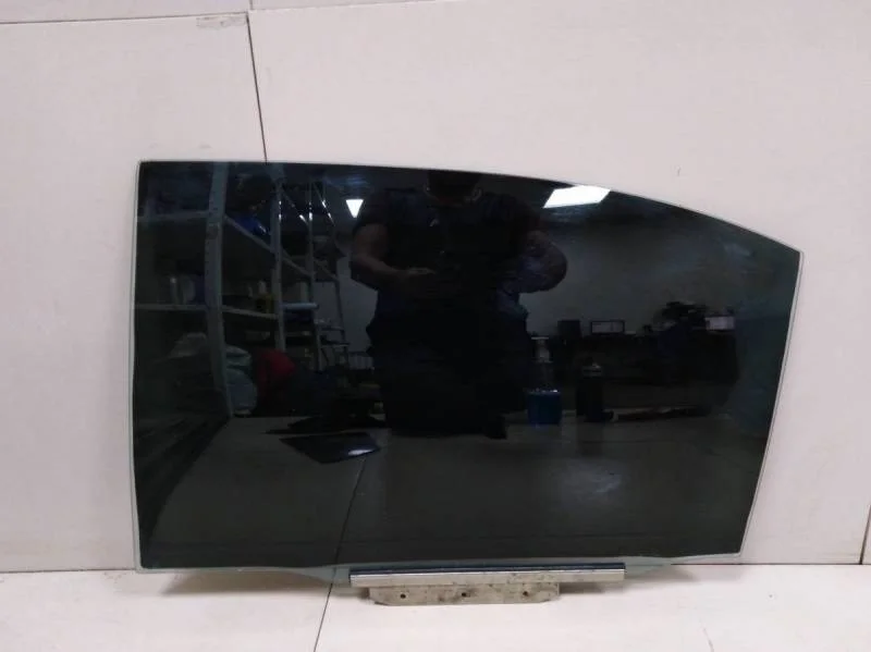 Стекло двери задней левой Toyota Avensis (T250) 2003-2009