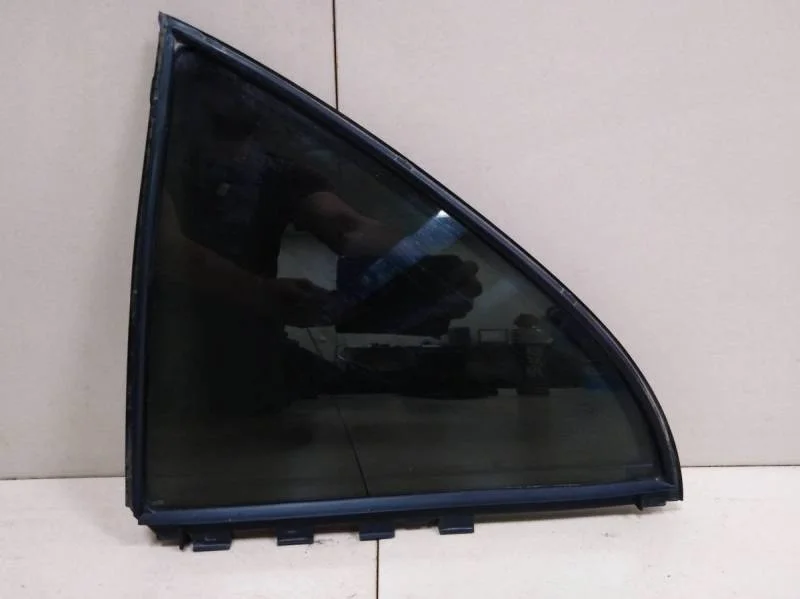 Стекло двери задней левой (форточка) Toyota Avensis (T250) 2003-2009