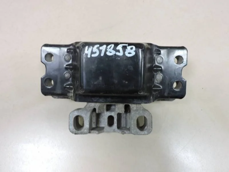 Опора двигателя левая Volkswagen Passat B6 2005-2010