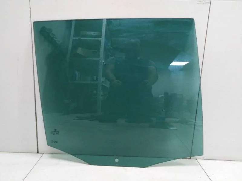 Стекло двери задней правой Volkswagen Tiguan (5N1) 2007-2011