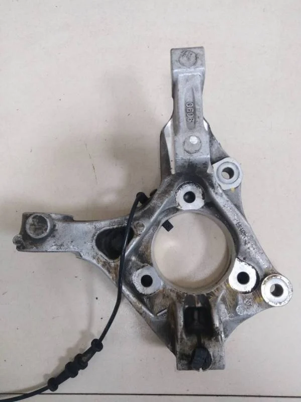 Кулак поворотный передний левый Chevrolet Cruze (J300) 2009-2016