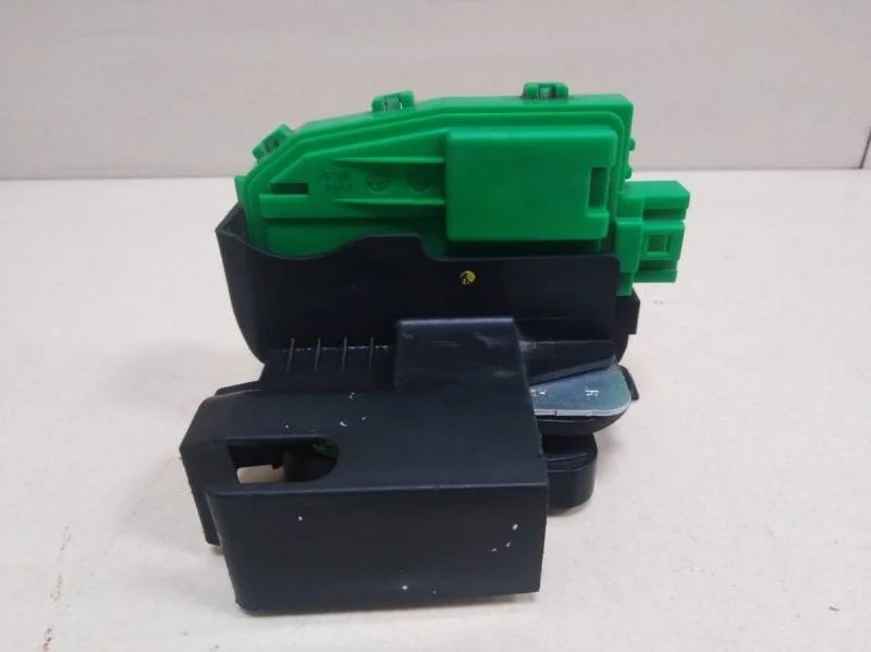 Замок двери задней правой Hyundai Solaris 2010-2017