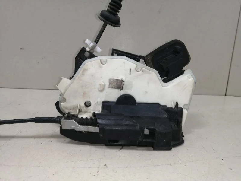 Замок двери задней левой Volkswagen Polo (Sed RUS) 2011>