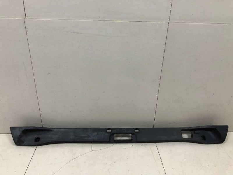 Накладка двери багажника Volvo XC90 2002-2015