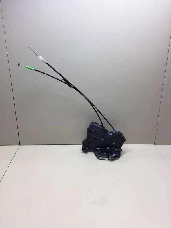 Замок двери передней правой Suzuki Grand Vitara 2005-2015