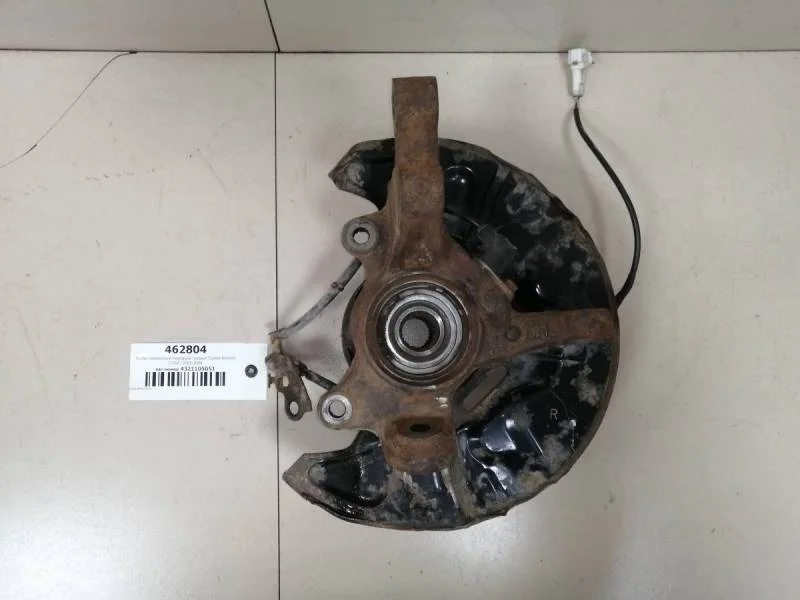 Кулак поворотный передний правый Toyota Avensis (T250) 2003-2009