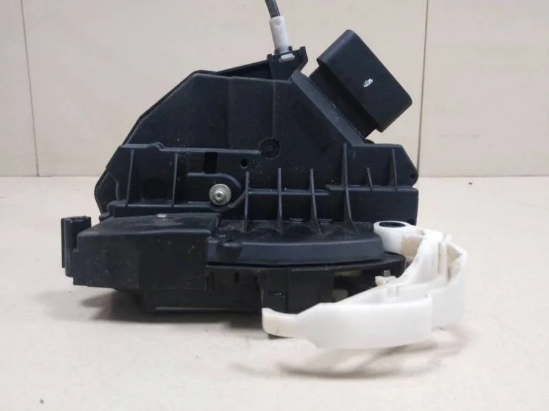 Замок двери задней правой Ford Focus 3 2011>