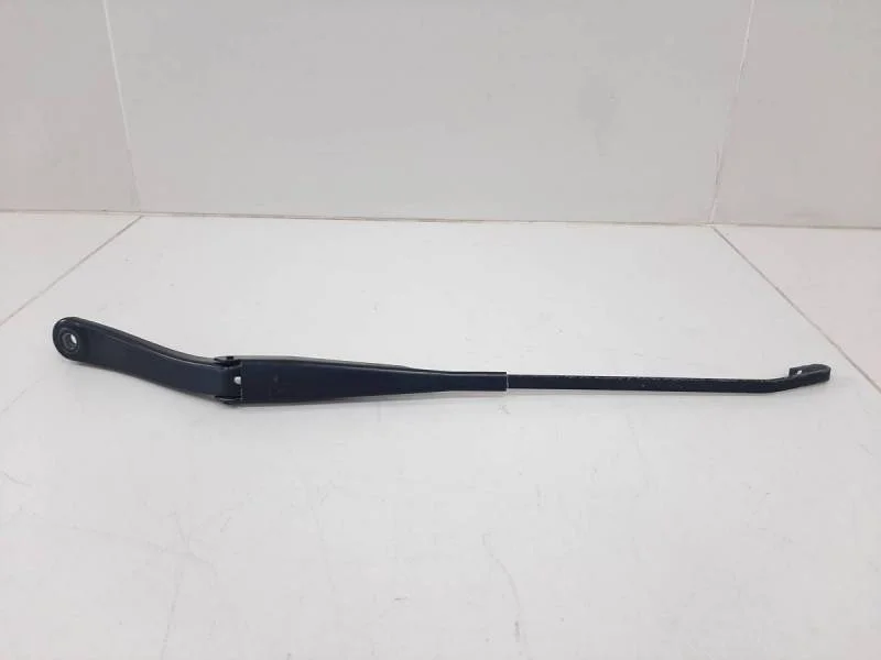 Поводок стеклоочистителя передний правый Renault Sandero 2009-2014