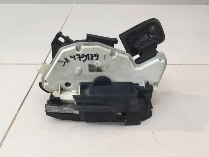 Замок двери задней левой Volkswagen Polo (Sed RUS) 2011>