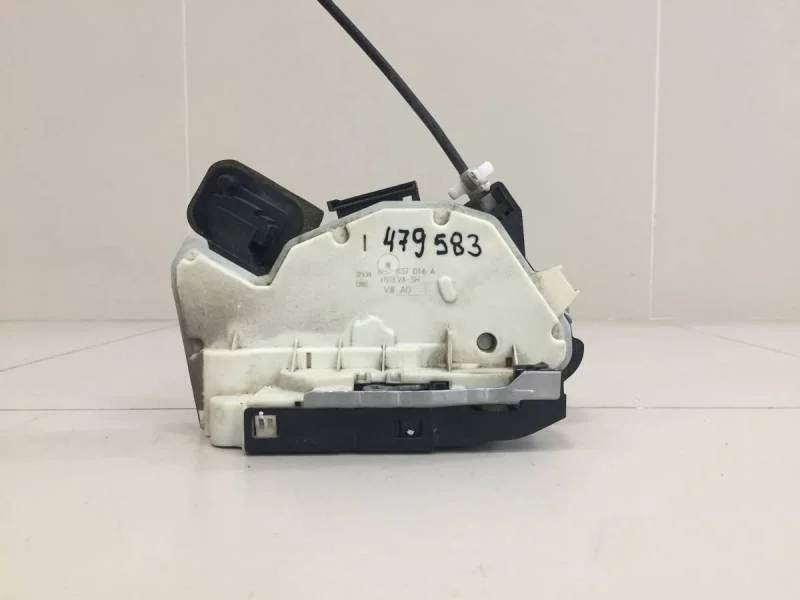 Замок двери передней правой Volkswagen Polo (Sed RUS) 2011>