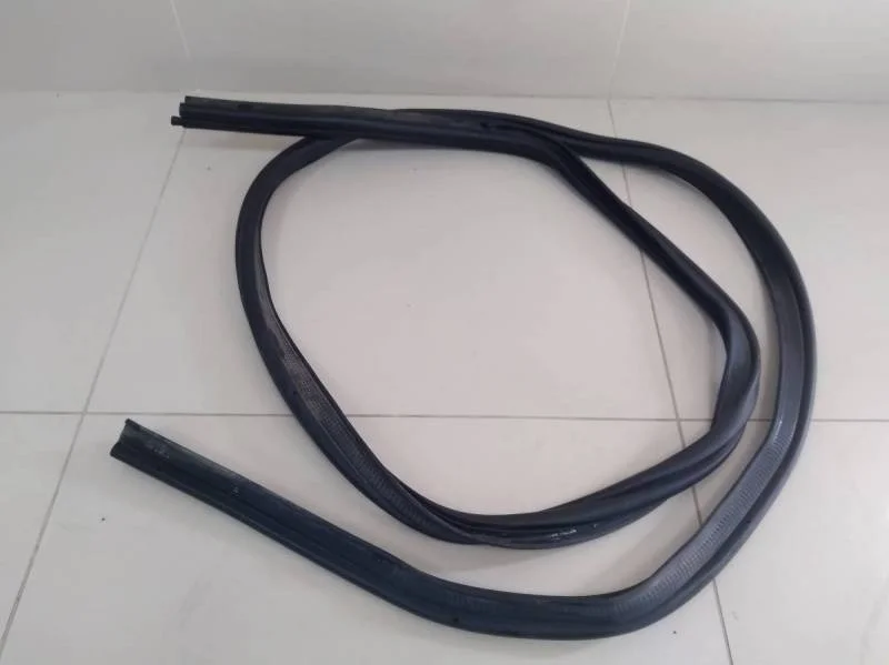 Уплотнитель багажника Renault Logan (1) 2005-2014