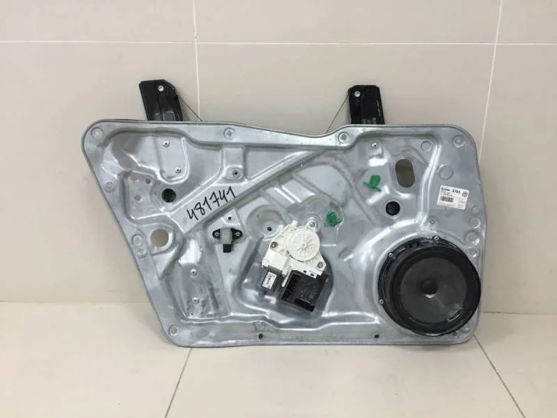 Стеклоподъемник электр. передний левый Volkswagen Tiguan (5N2) 2011-2016