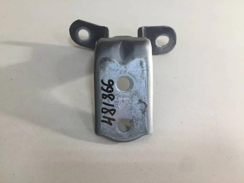 Петля двери передней правой верхняя Hyundai Solaris 2010-2017