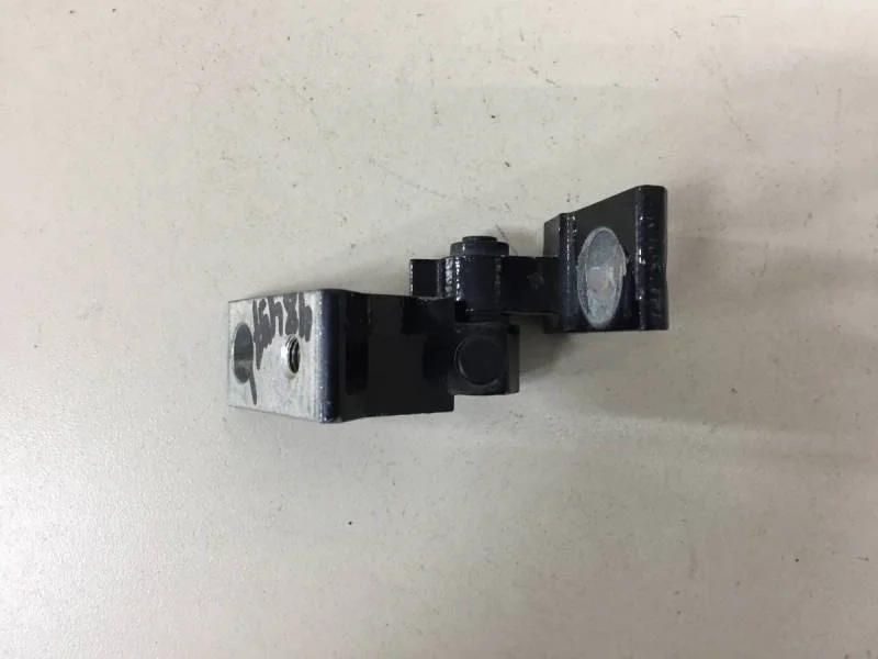 Петля двери Volkswagen Polo (Sed RUS) 2011>