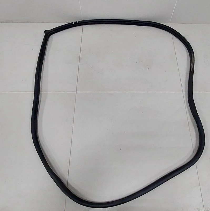 Уплотнитель проема двери передней правой Hyundai Solaris 2017>