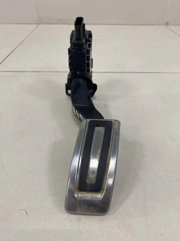 Педаль газа Skoda Octavia (A7) 2013>