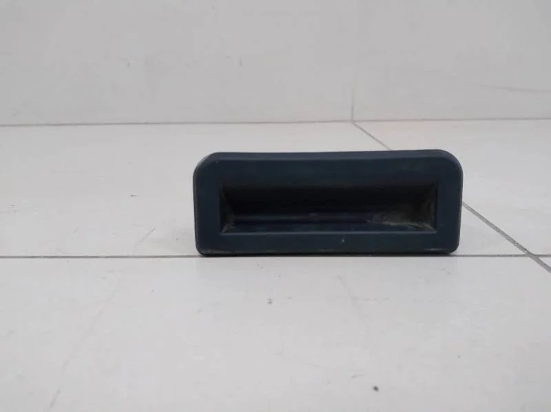 Кнопка открывания багажника Skoda Karoq 2017>