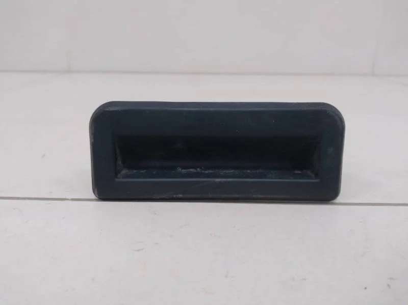 Кнопка открывания багажника Skoda Karoq 2017>