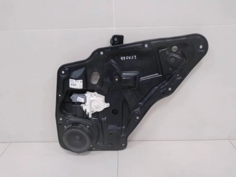 Стеклоподъемник электр. задний правый Volkswagen Tiguan (5N2) 2011-2016