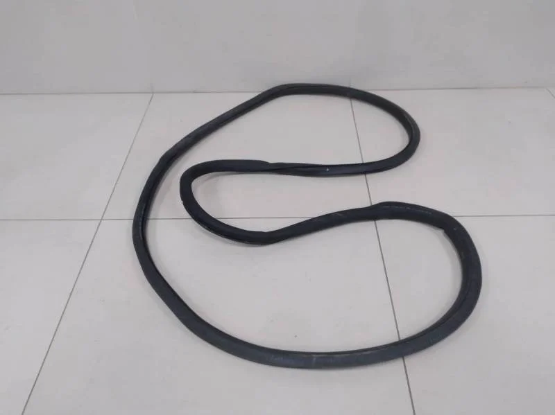 Уплотнитель проема двери передней правой Volkswagen Tiguan (5N2) 2011-2016