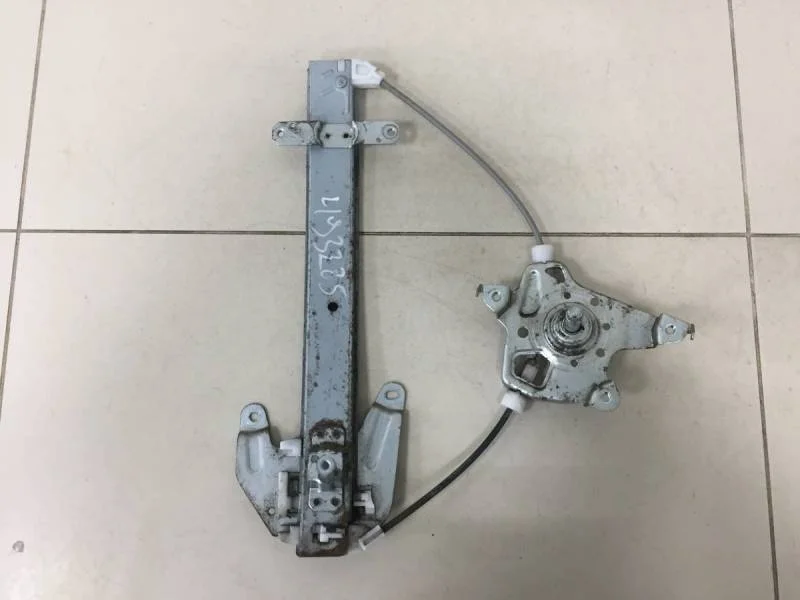 Стеклоподъемник механ. задний левый Nissan Almera 3 (G11, G15) 2012>