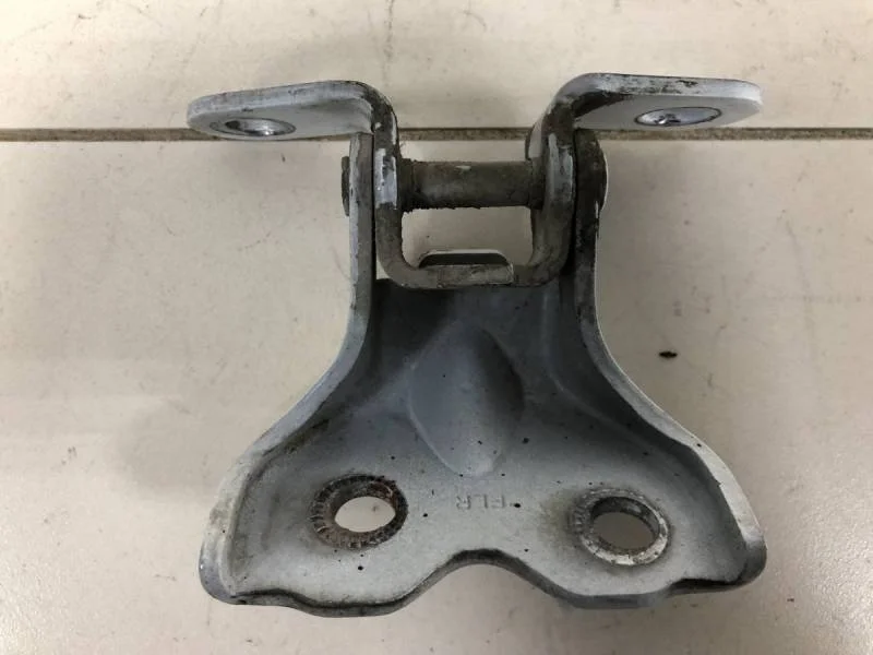 Петля двери передней правой нижняя Hyundai Solaris 2010-2017