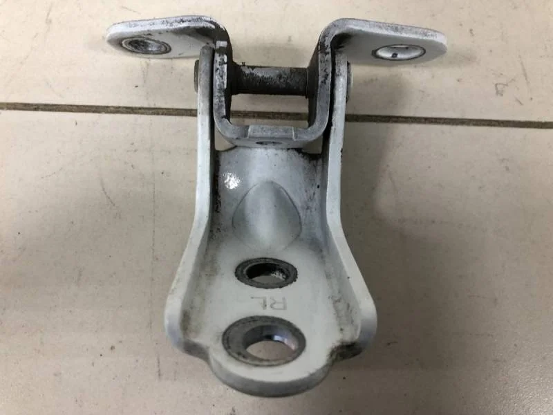 Петля двери задней правой нижняя Hyundai Solaris 2010-2017