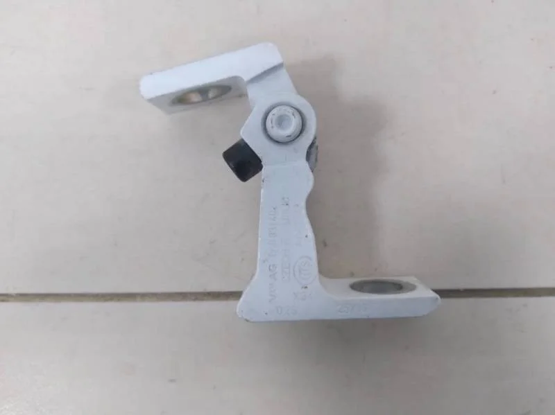 Петля двери задней правой верхняя Skoda Rapid 2012-2020