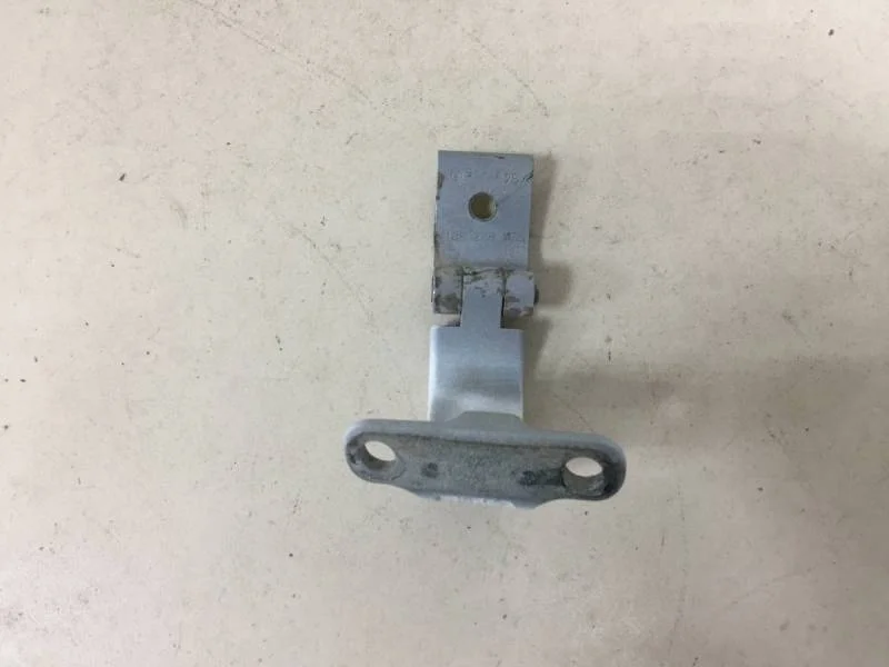 Петля двери багажника Skoda Rapid 2012-2020