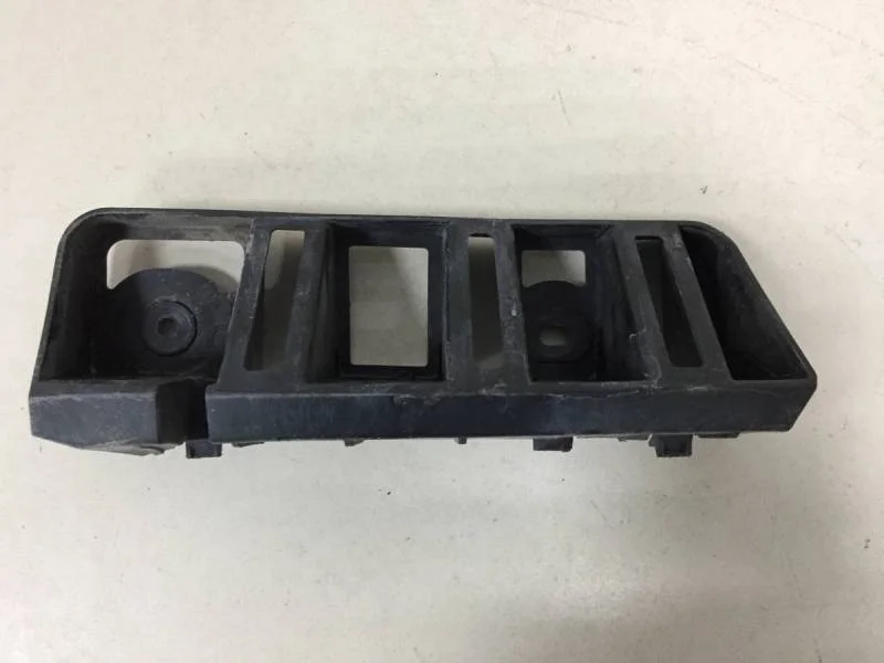 Кронштейн заднего бампера правый Skoda Rapid 2012-2020