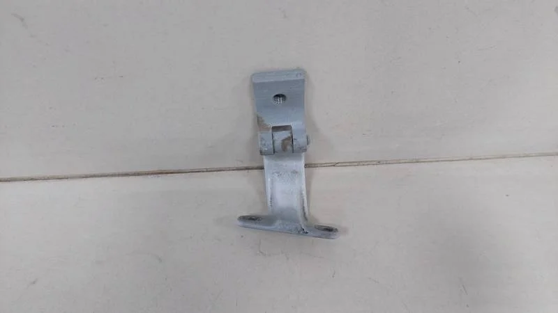 Петля двери багажника Skoda Rapid 2012-2020