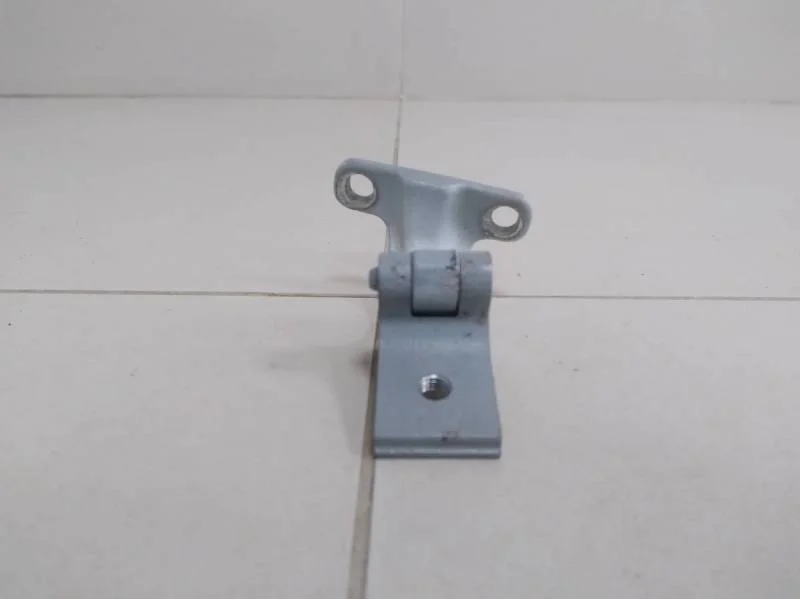 Петля двери багажника Skoda Rapid 2012-2020