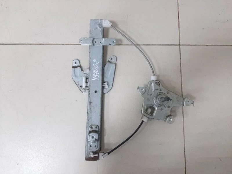 Стеклоподъемник механ. задний левый Nissan Almera 3 (G11, G15) 2012>