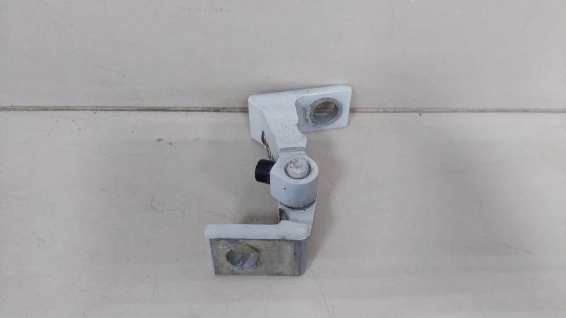 Петля двери Skoda Rapid 2012-2020