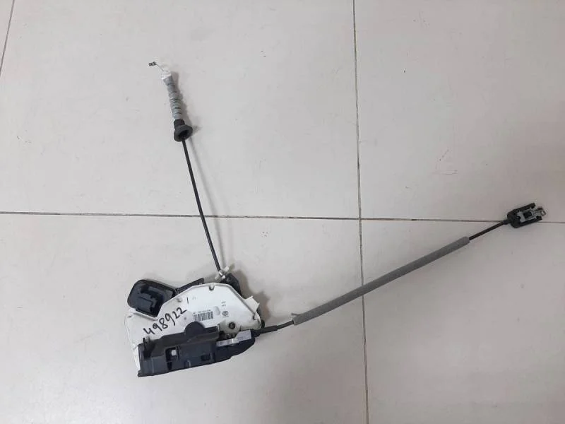 Замок двери передней правой Skoda Rapid 2012-2020