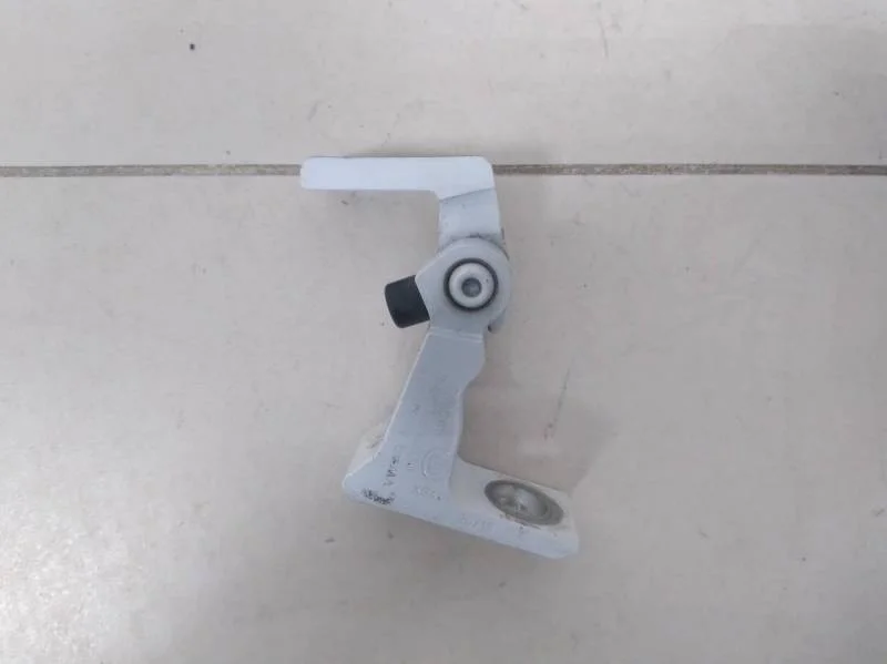 Петля двери задней правой верхняя Skoda Rapid 2012-2020