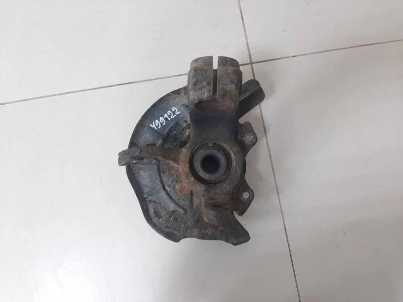 Кулак поворотный передний левый Skoda Rapid 2012-2020