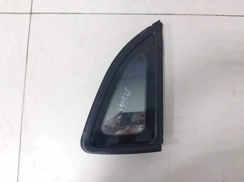 Стекло кузовное глухое правое Kia Rio 3 (UB) 2011-2017