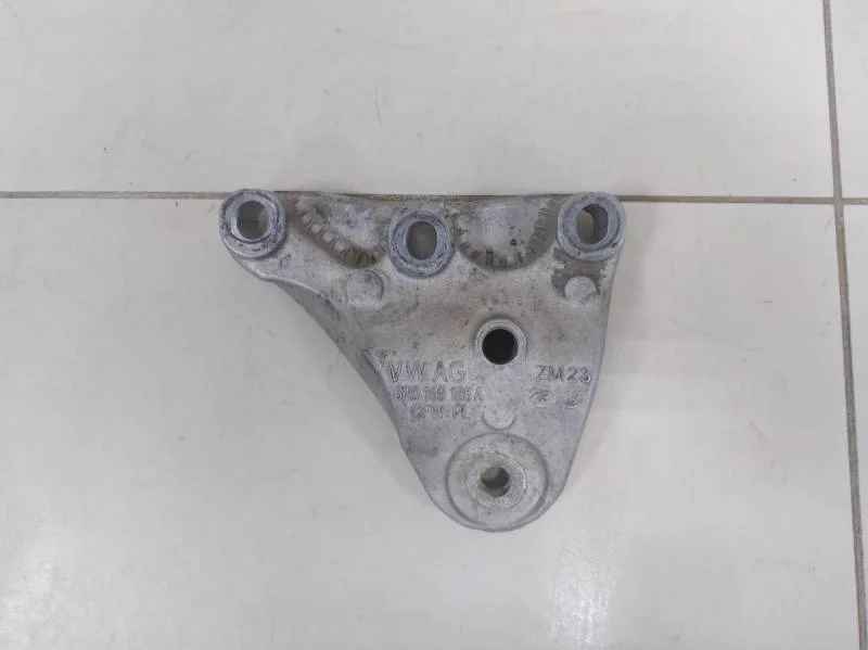 Кронштейн опоры двигателя Skoda Rapid 2012-2020