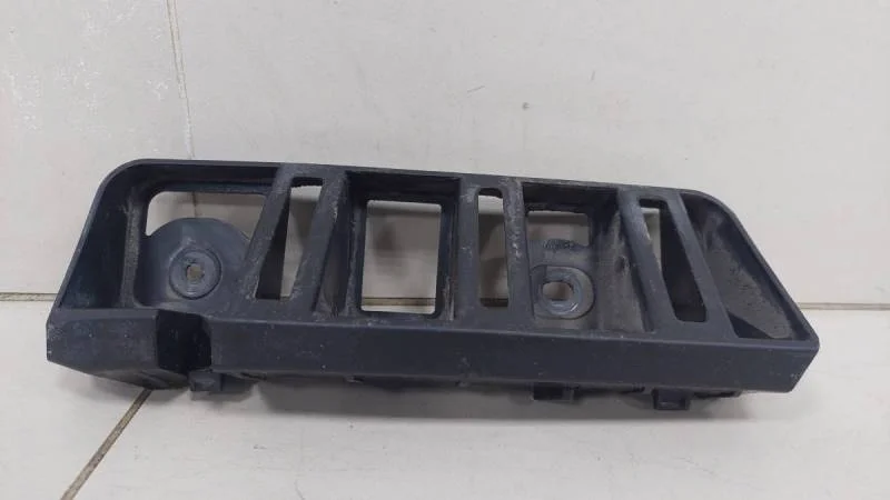 Кронштейн заднего бампера правый Skoda Rapid 2012-2020