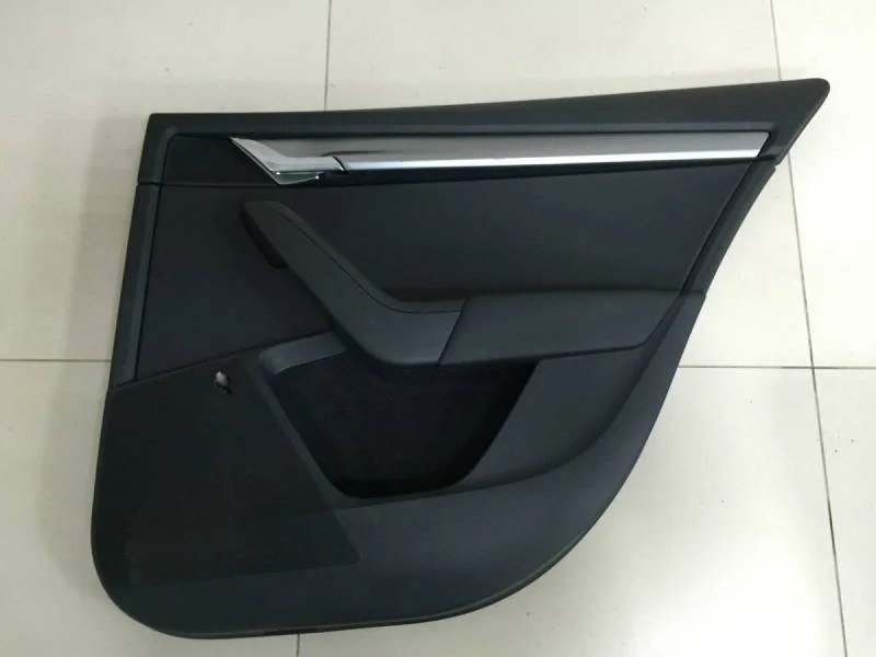 Обшивка двери задней правой Skoda Octavia (A7) 2013>