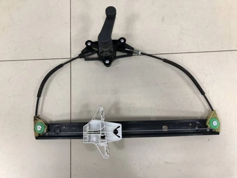 Стеклоподъемник механ. задний левый Skoda Octavia (A7) 2013>