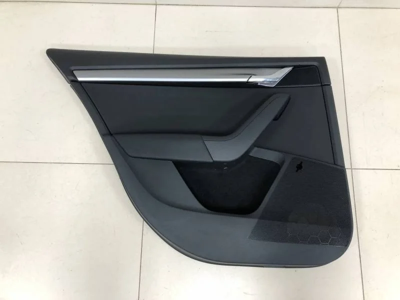 Обшивка двери задней левой Skoda Octavia (A7) 2013>