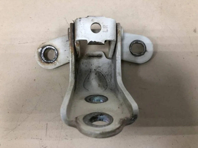 Петля двери задней правой нижняя Hyundai Solaris 2010-2017